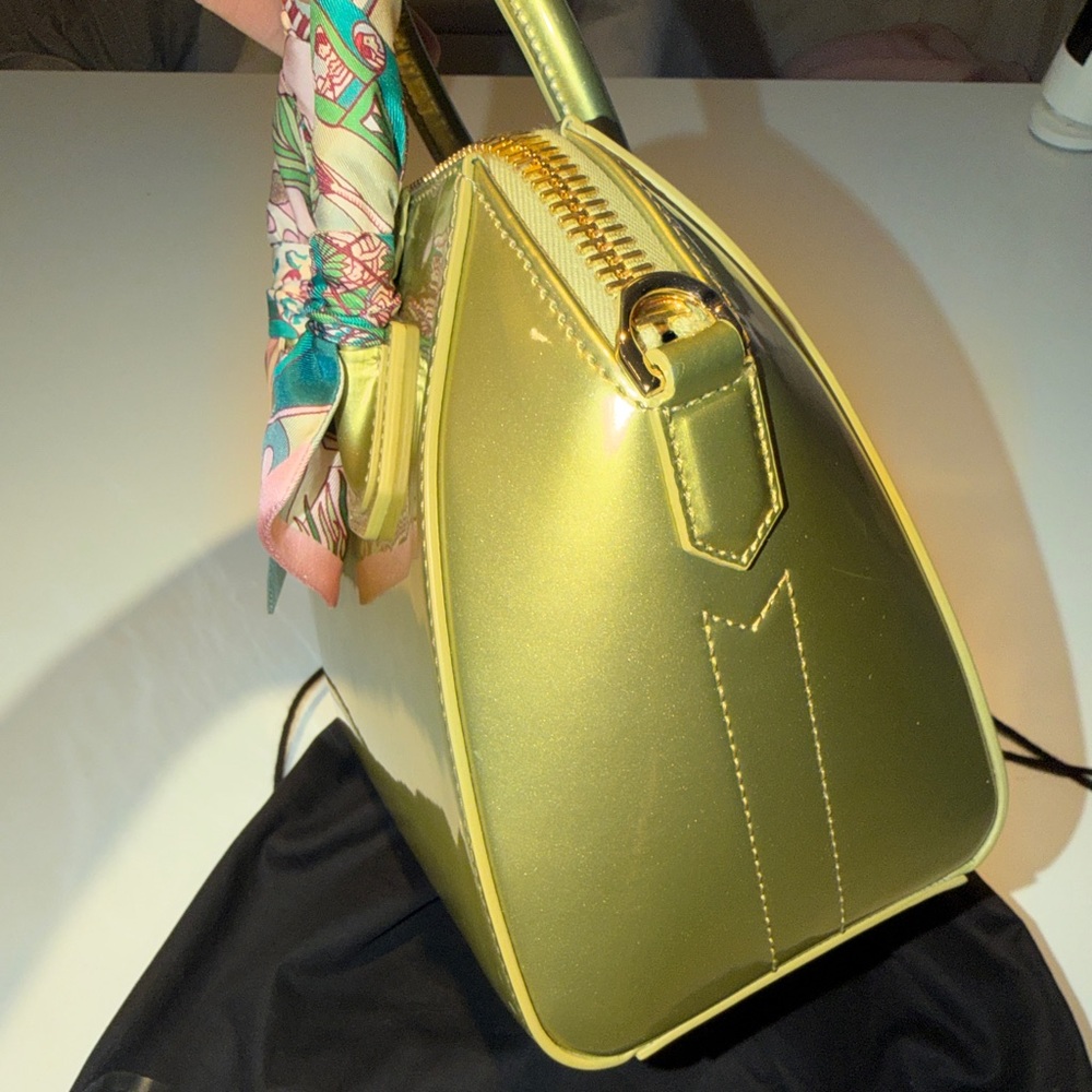 Givenchy Mini Antigona metallic green patent calfskin bag BRAND NEW W TAGS - Picture 4 of 8